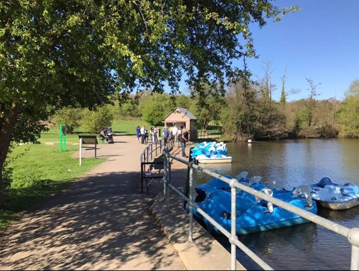 Earlswood Lakes Cafe & Boats