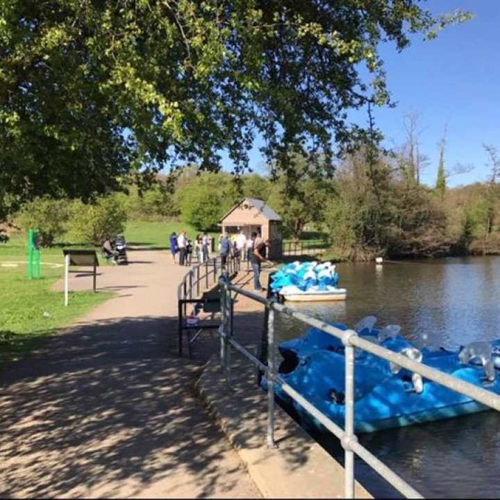 Earlswood Lakes Cafe & Boats