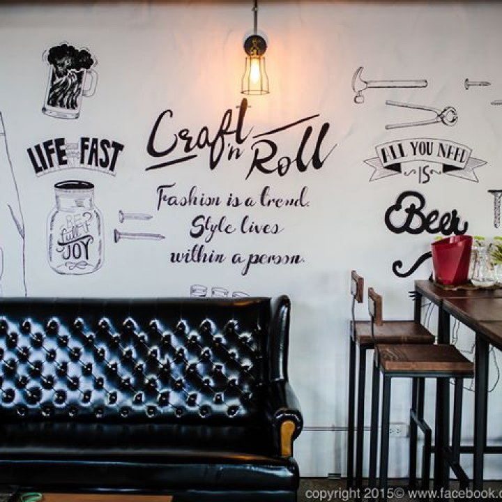 Craft 'N Roll Café