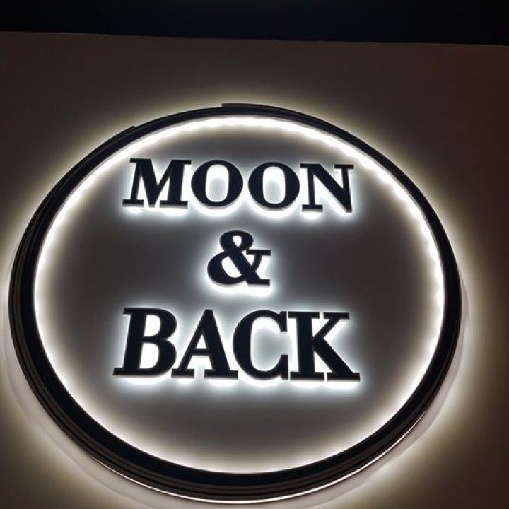 Moon & Back Cafe